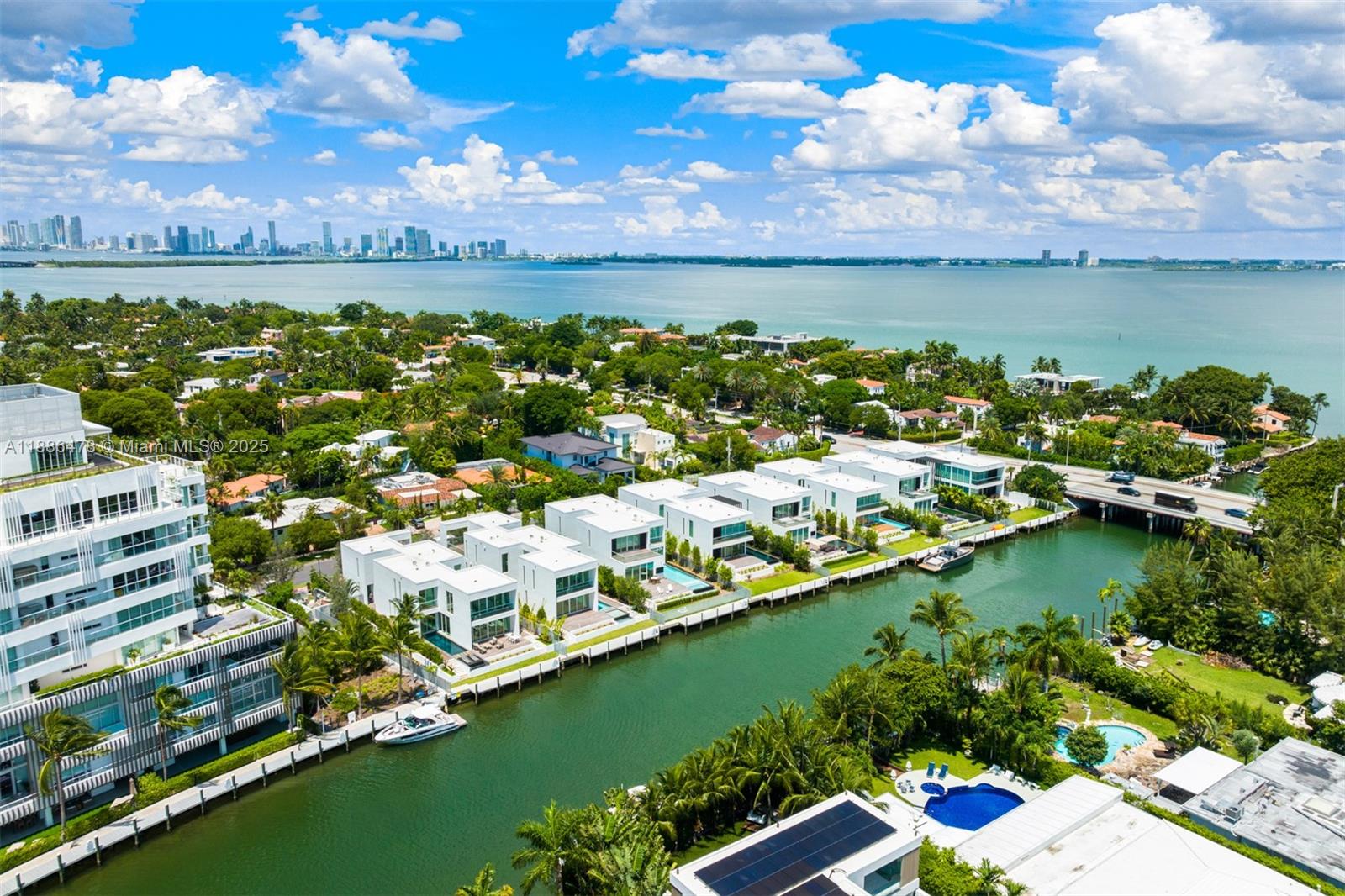 1011 W 48th St #8 Miami Beach, FL 33140 1011 W 48th St #8 Miami Beach, FL 33140