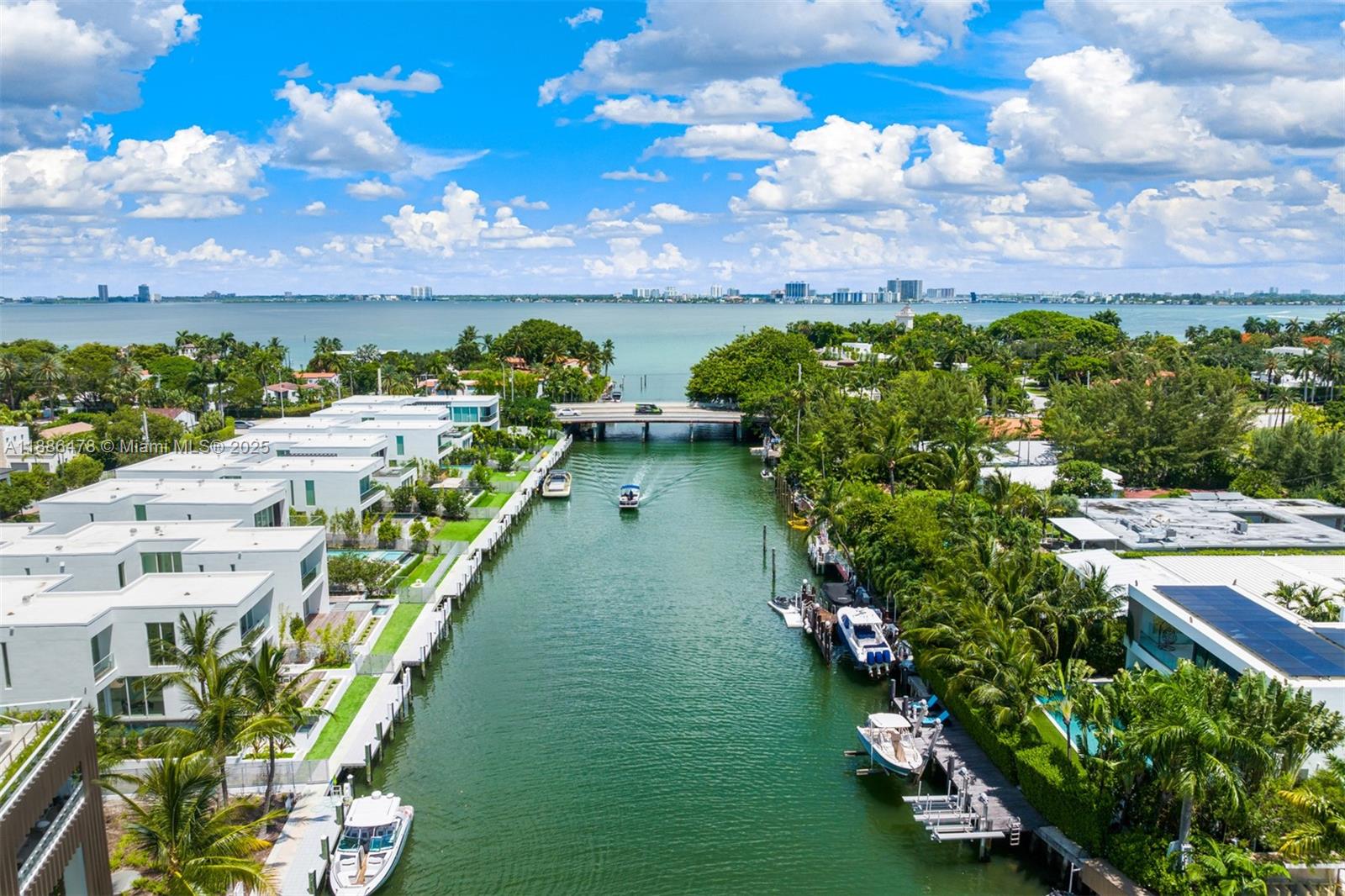 1011 W 48th St #8 Miami Beach, FL 33140 1011 W 48th St #8 Miami Beach, FL 33140