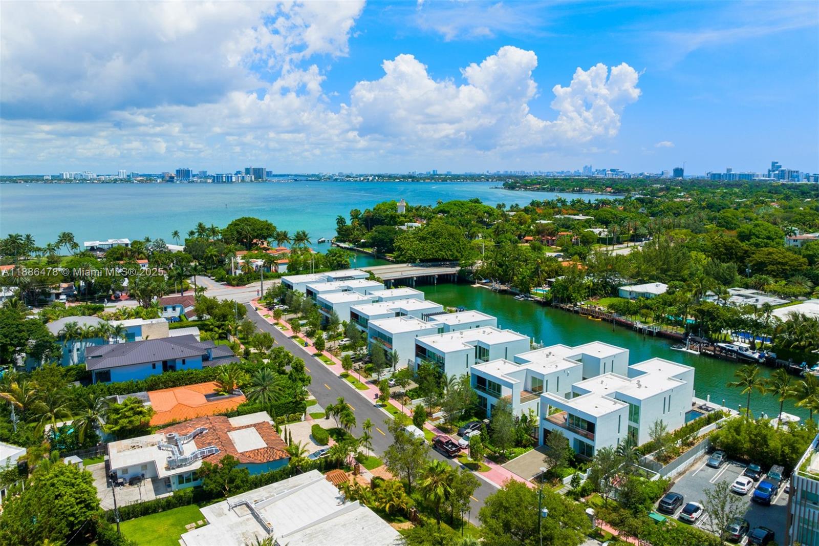 1011 W 48th St #8 Miami Beach, FL 33140 1011 W 48th St #8 Miami Beach, FL 33140