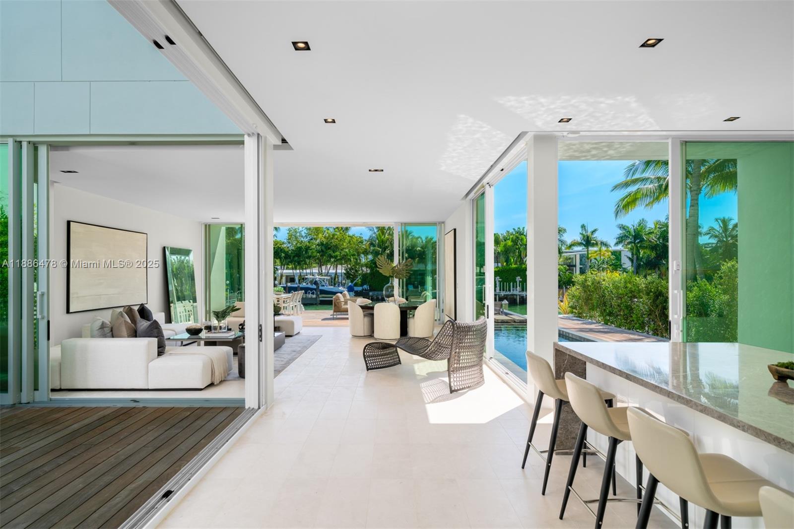 1011 W 48th St #8 Miami Beach, FL 33140 1011 W 48th St #8 Miami Beach, FL 33140