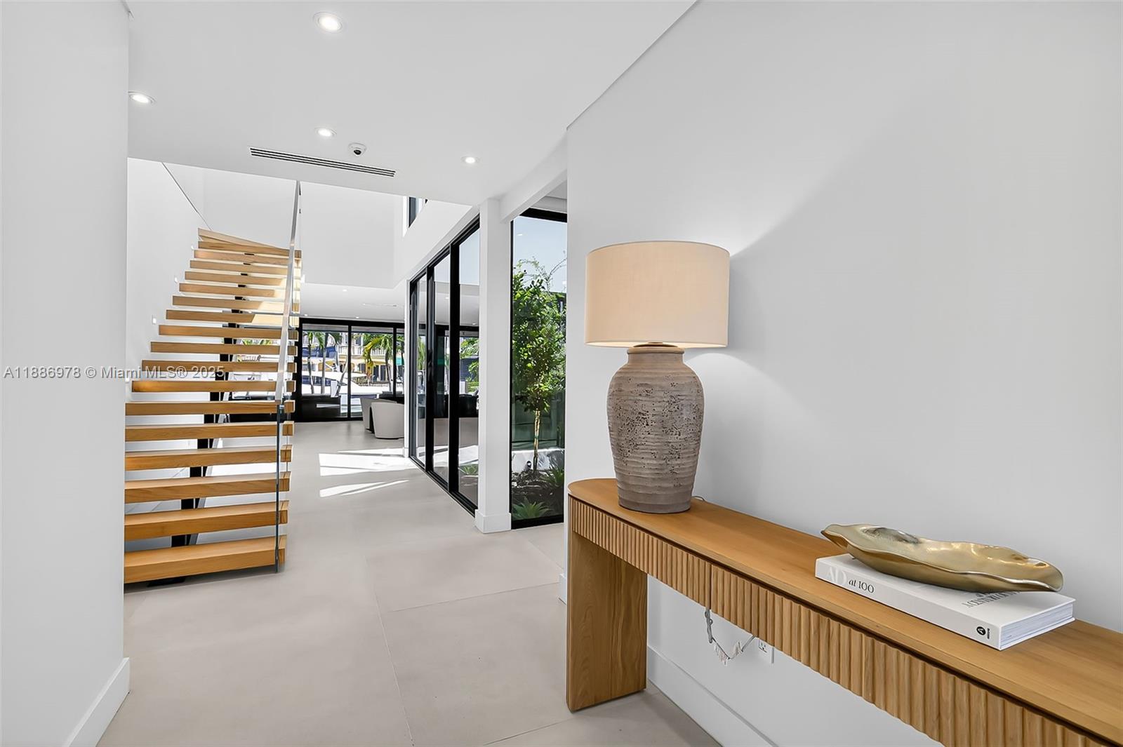 620 Solar Isle Dr Fort Lauderdale, FL 33301