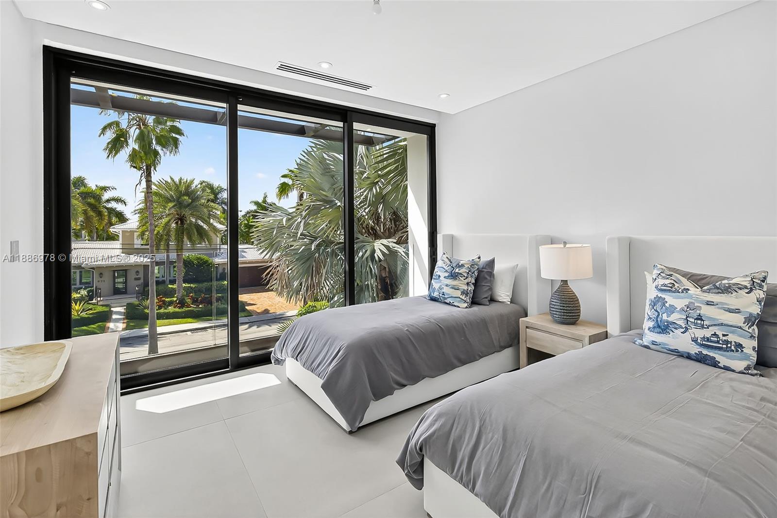 620 Solar Isle Dr Fort Lauderdale, FL 33301