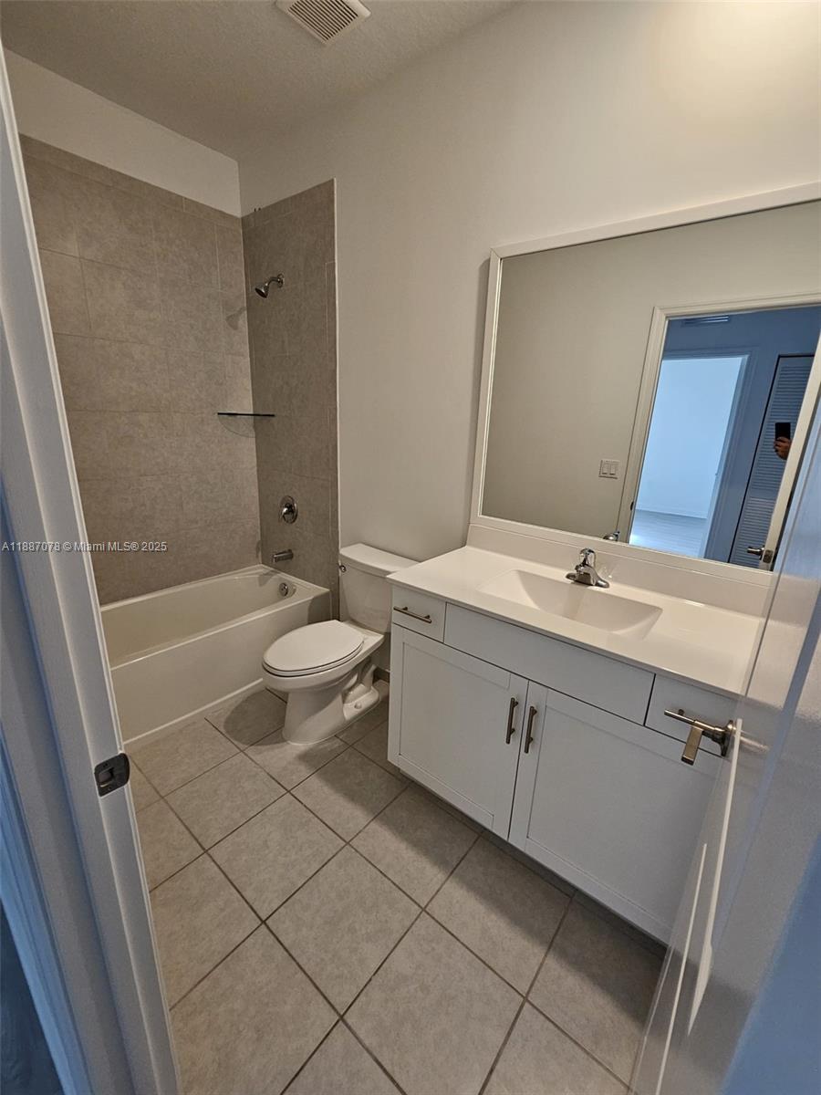 11083 W 33rd Ct Hialeah, FL 33018