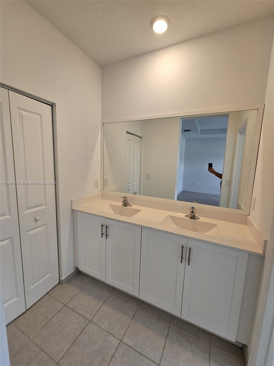 11083 W 33rd Ct Hialeah, FL 33018