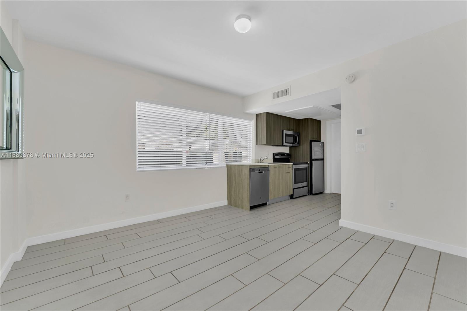 740 Meridian Ave #18
