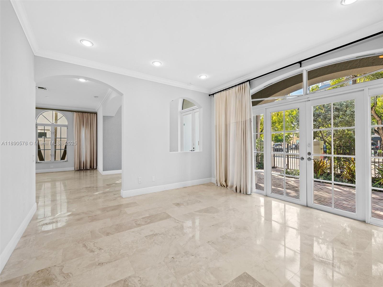 821 SE 2nd Ct Fort Lauderdale, FL 33301