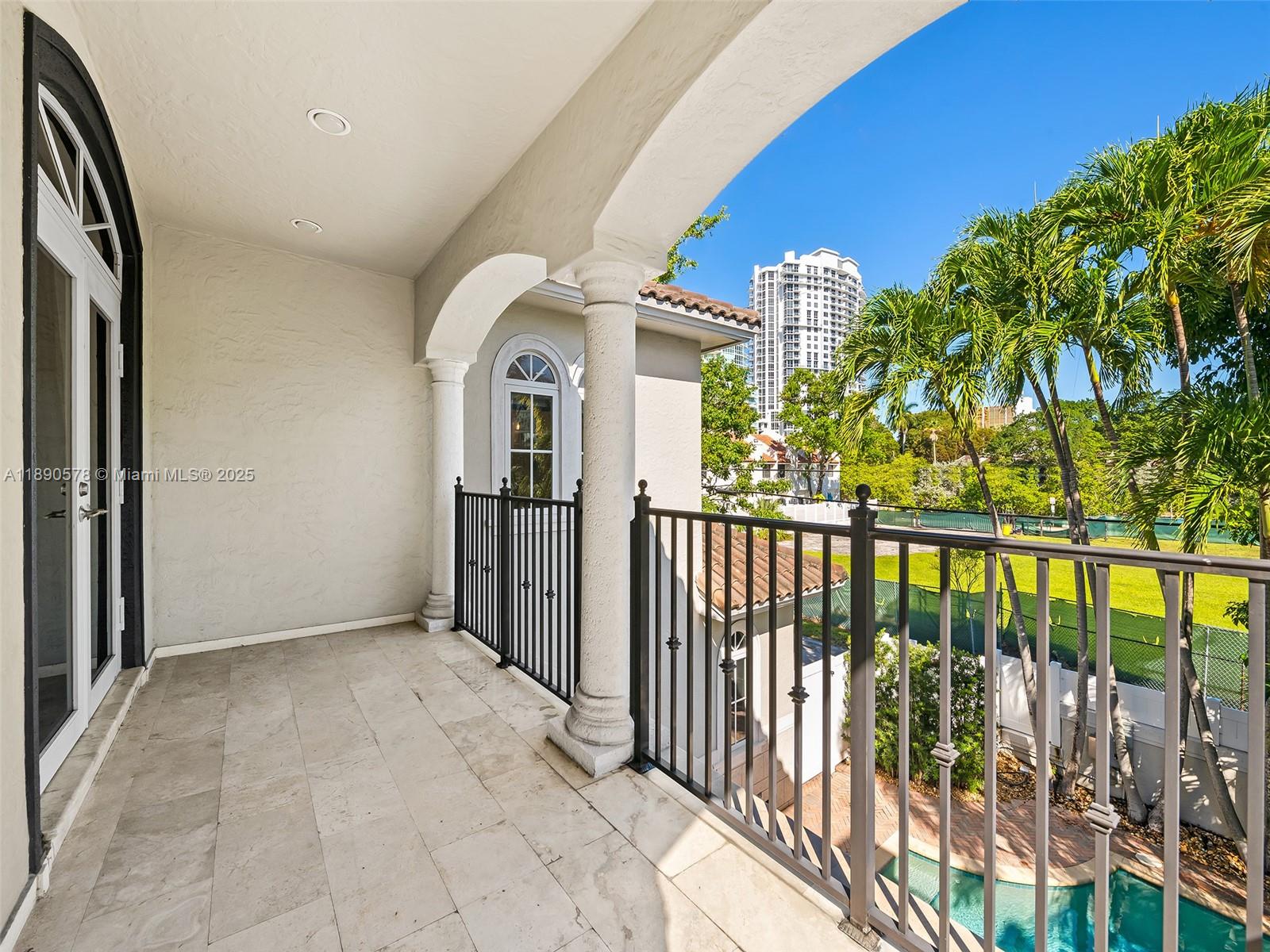 821 SE 2nd Ct Fort Lauderdale, FL 33301
