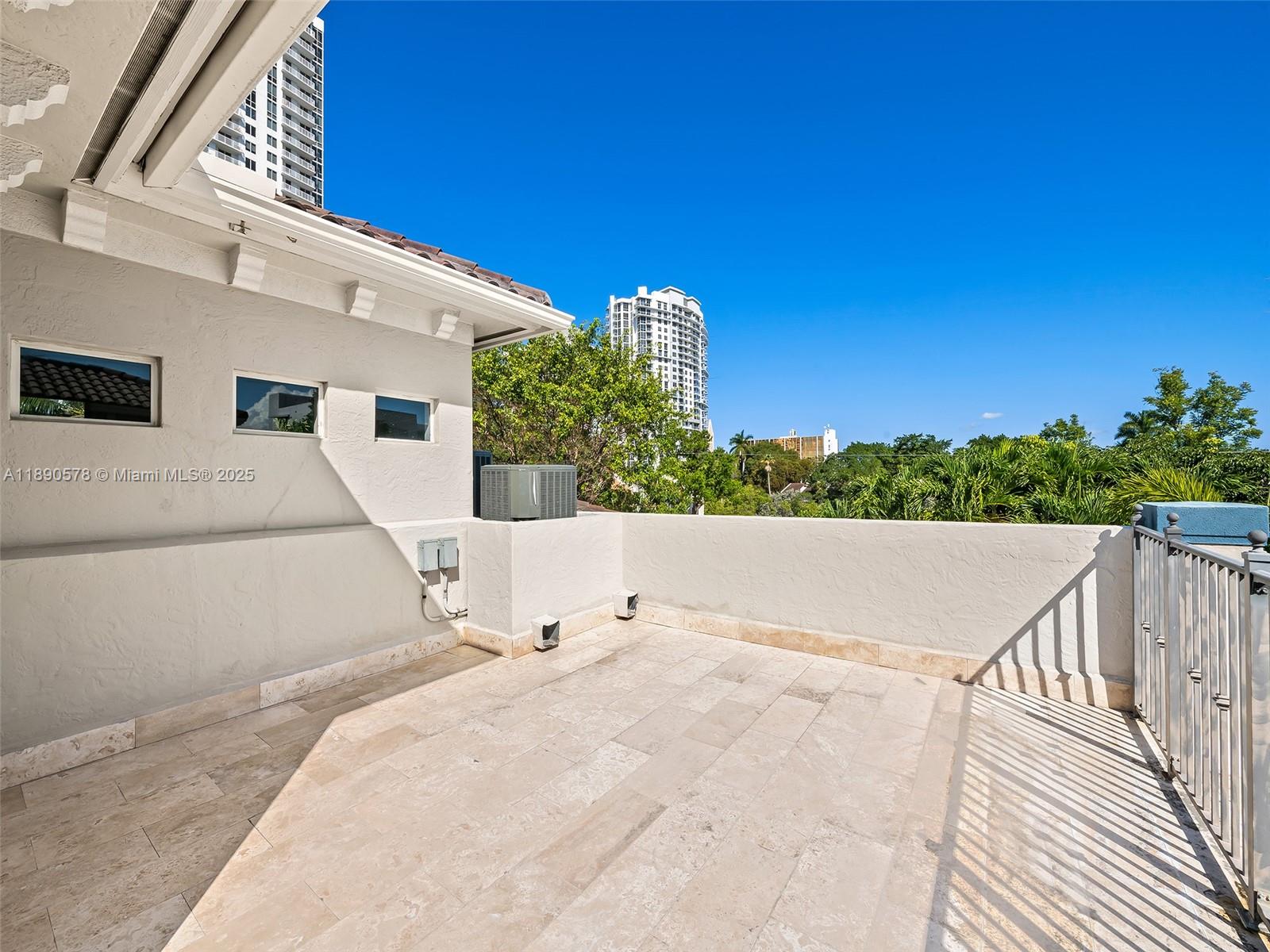 821 SE 2nd Ct Fort Lauderdale, FL 33301