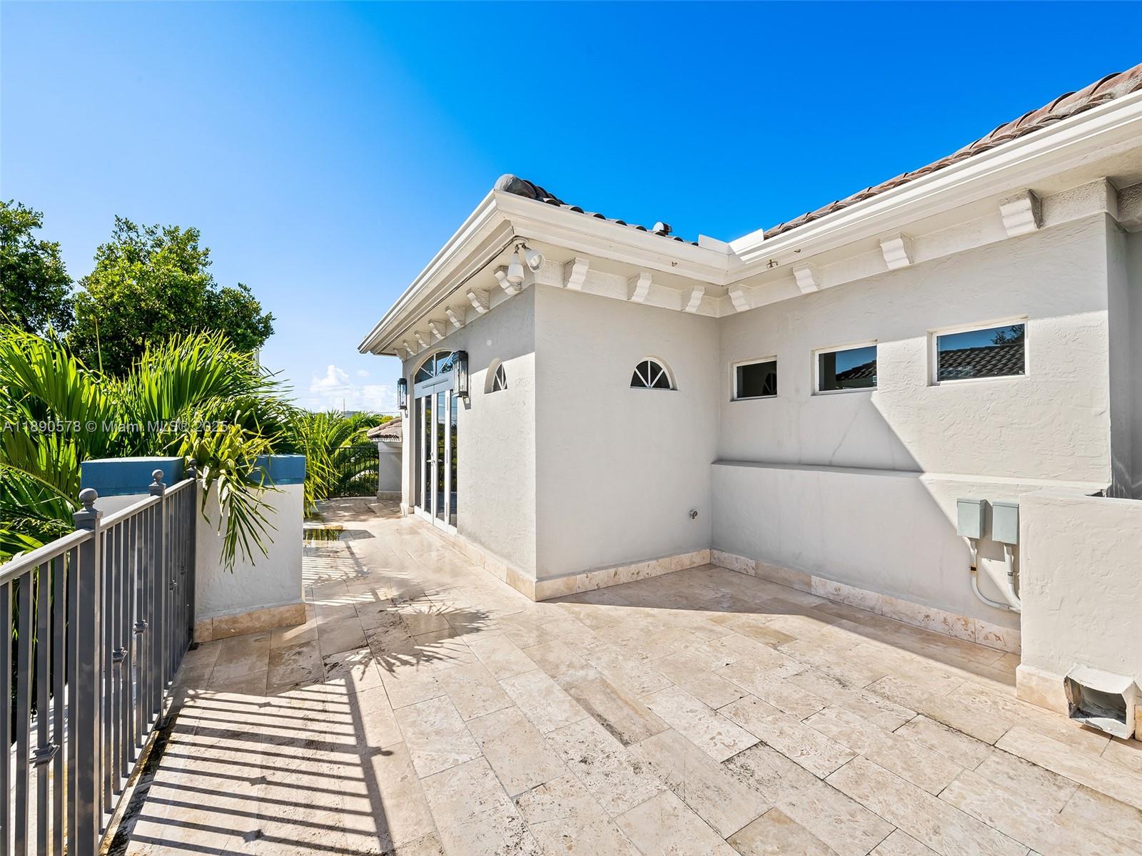 821 SE 2nd Ct Fort Lauderdale, FL 33301