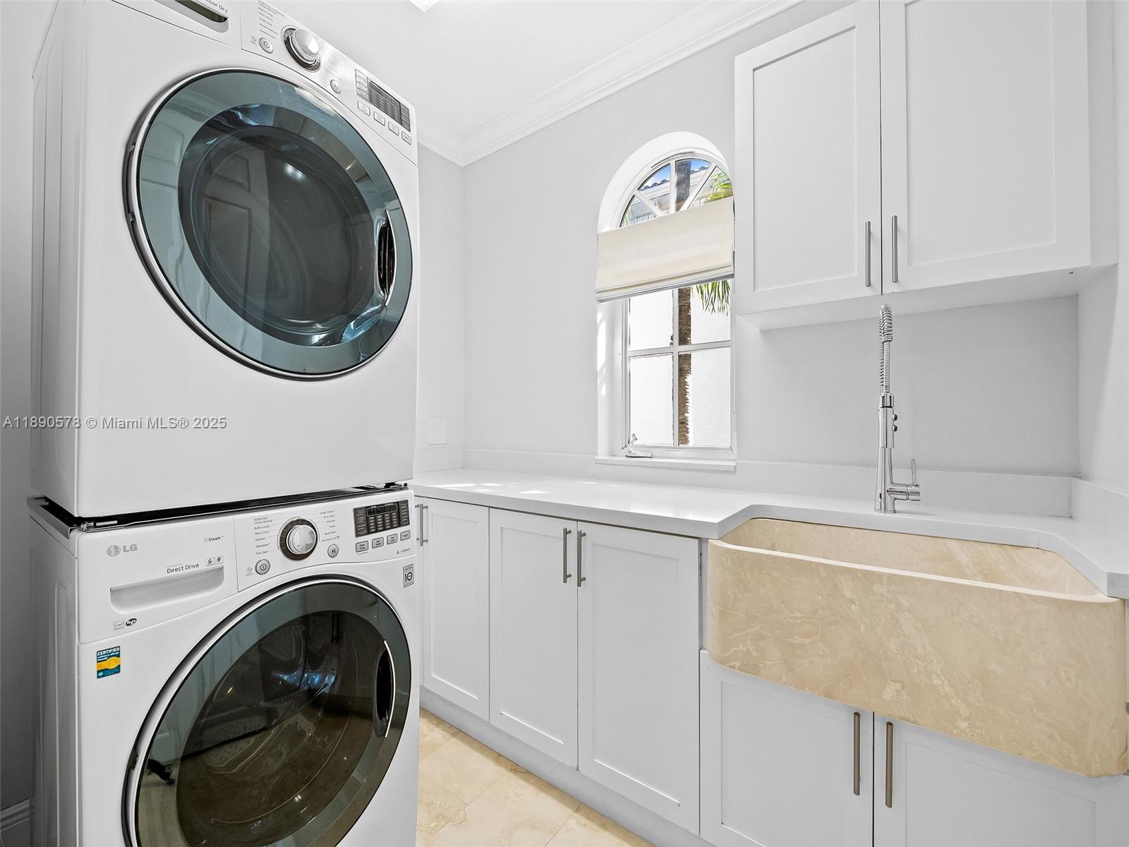 821 SE 2nd Ct Fort Lauderdale, FL 33301