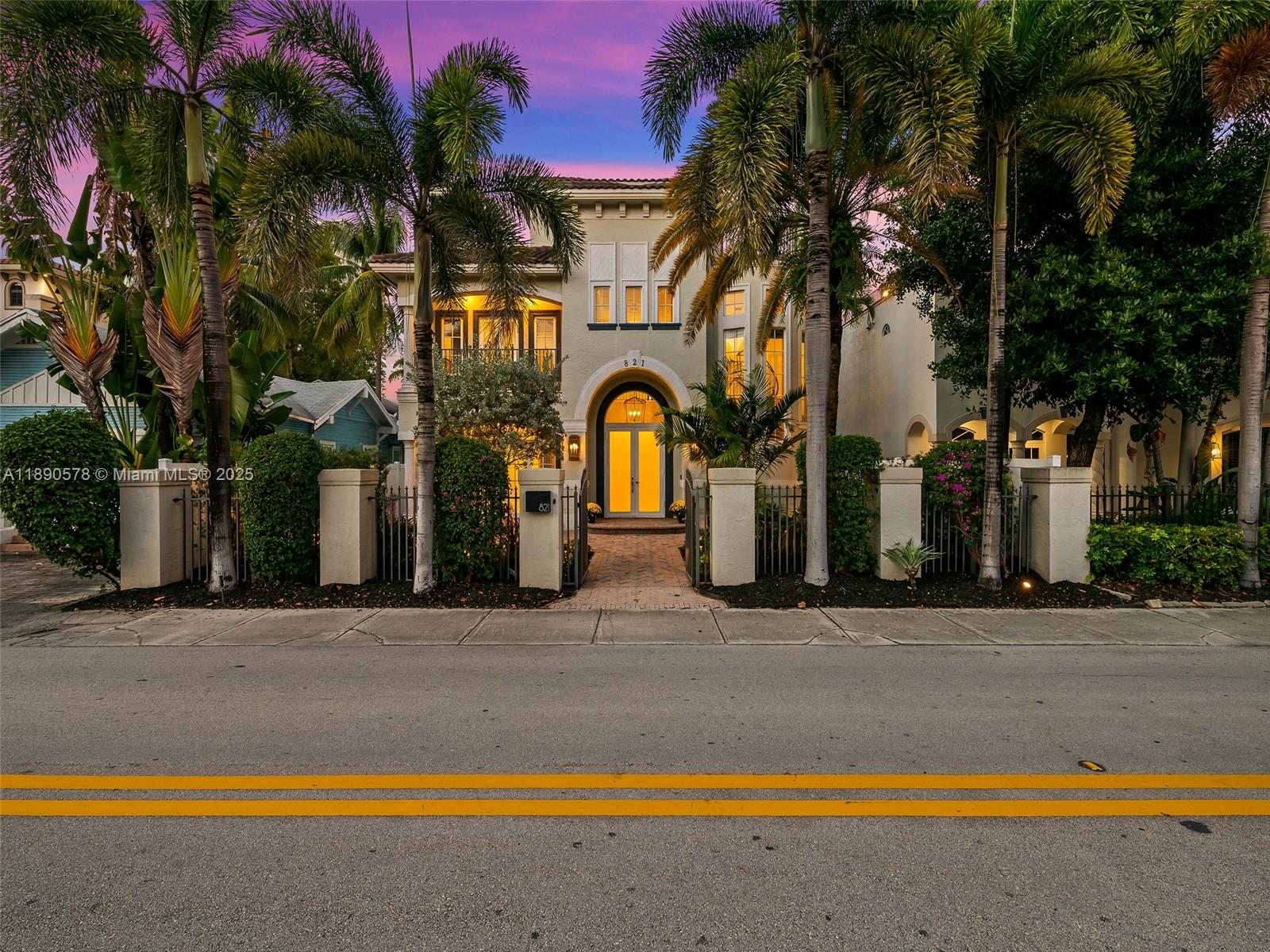 821 SE 2nd Ct Fort Lauderdale, FL 33301