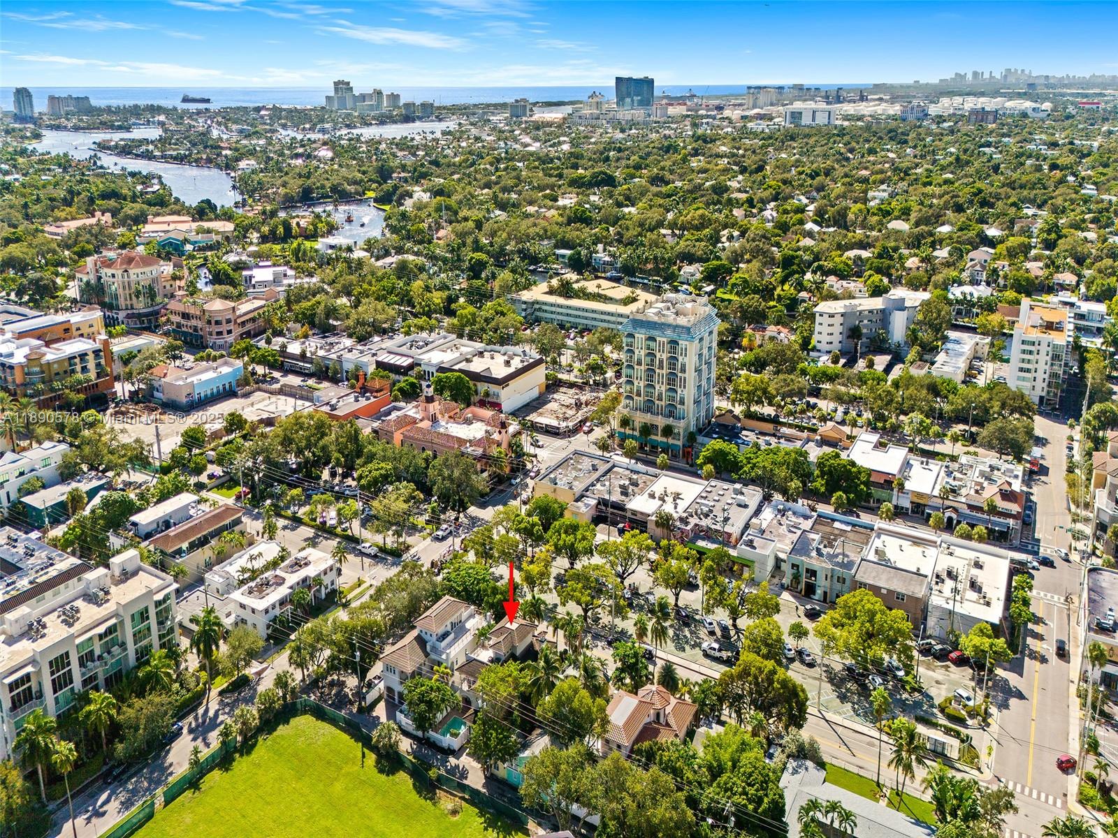 821 SE 2nd Ct Fort Lauderdale, FL 33301