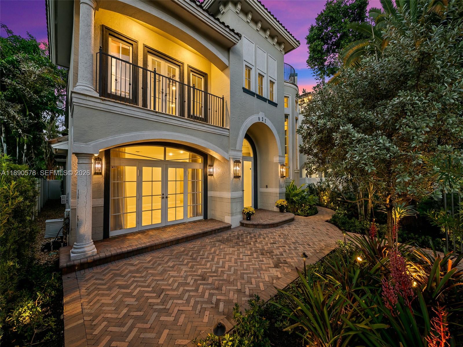 821 SE 2nd Ct Fort Lauderdale, FL 33301