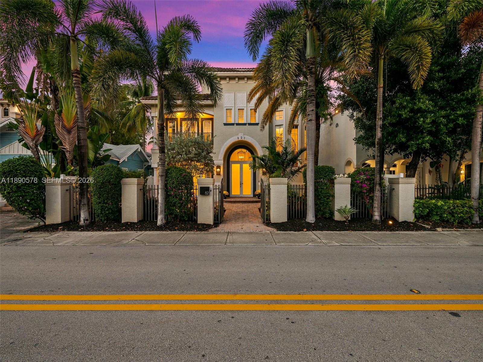 821 SE 2nd Ct Fort Lauderdale, FL 33301