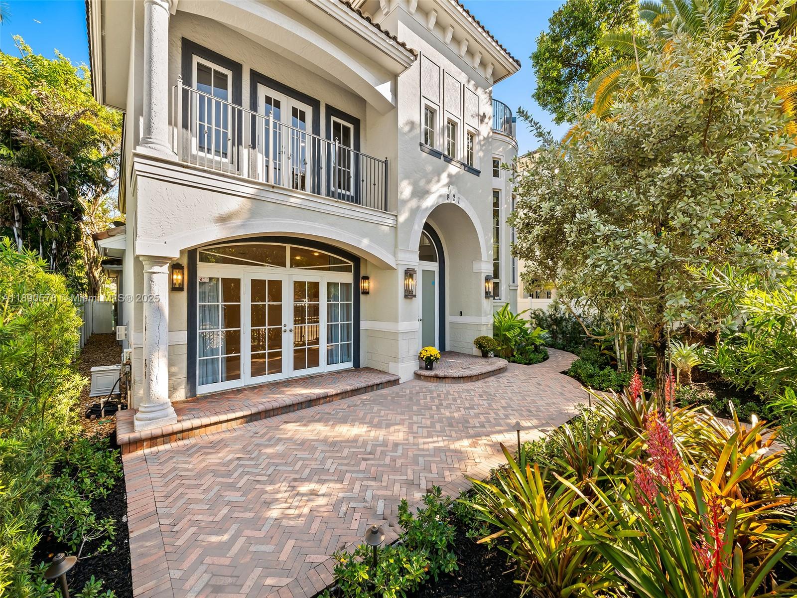 821 SE 2nd Ct Fort Lauderdale, FL 33301