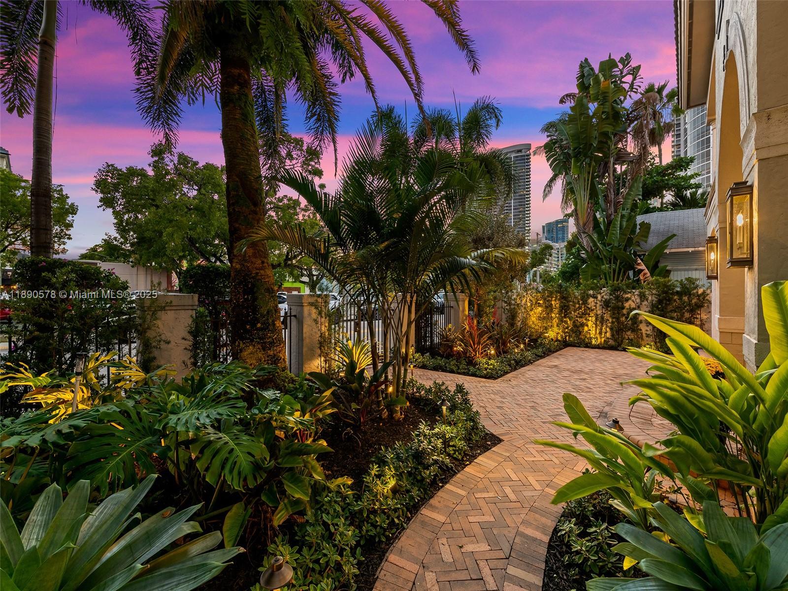 821 SE 2nd Ct Fort Lauderdale, FL 33301