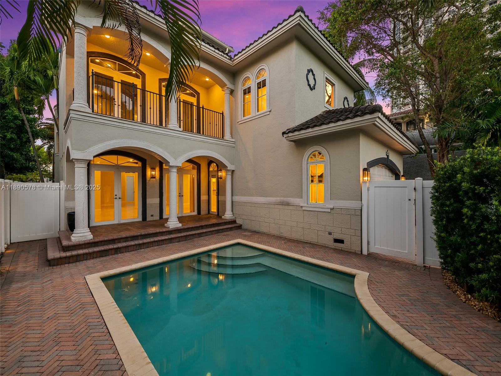 821 SE 2nd Ct Fort Lauderdale, FL 33301