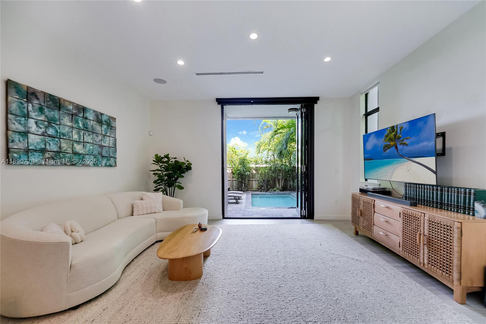 3110 Hibiscus St #3110 Miami, FL 33133