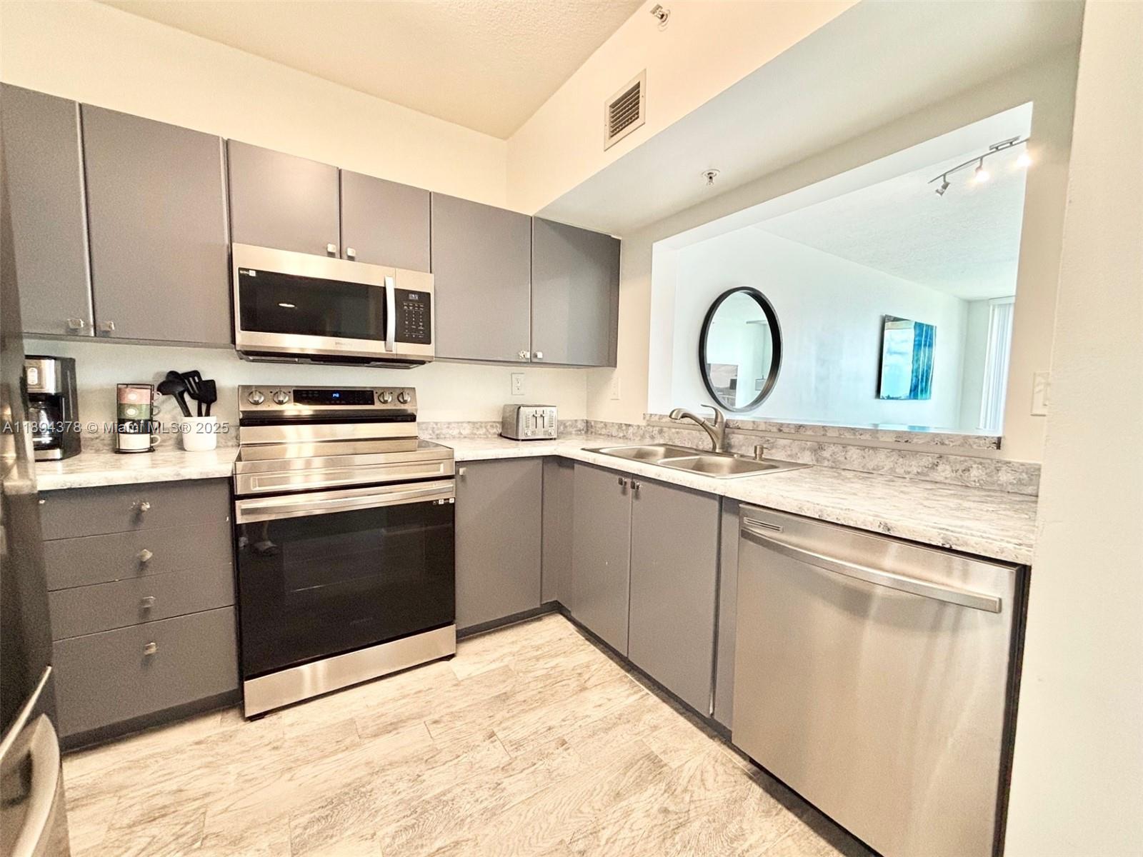 3020 NE 32nd Ave #610