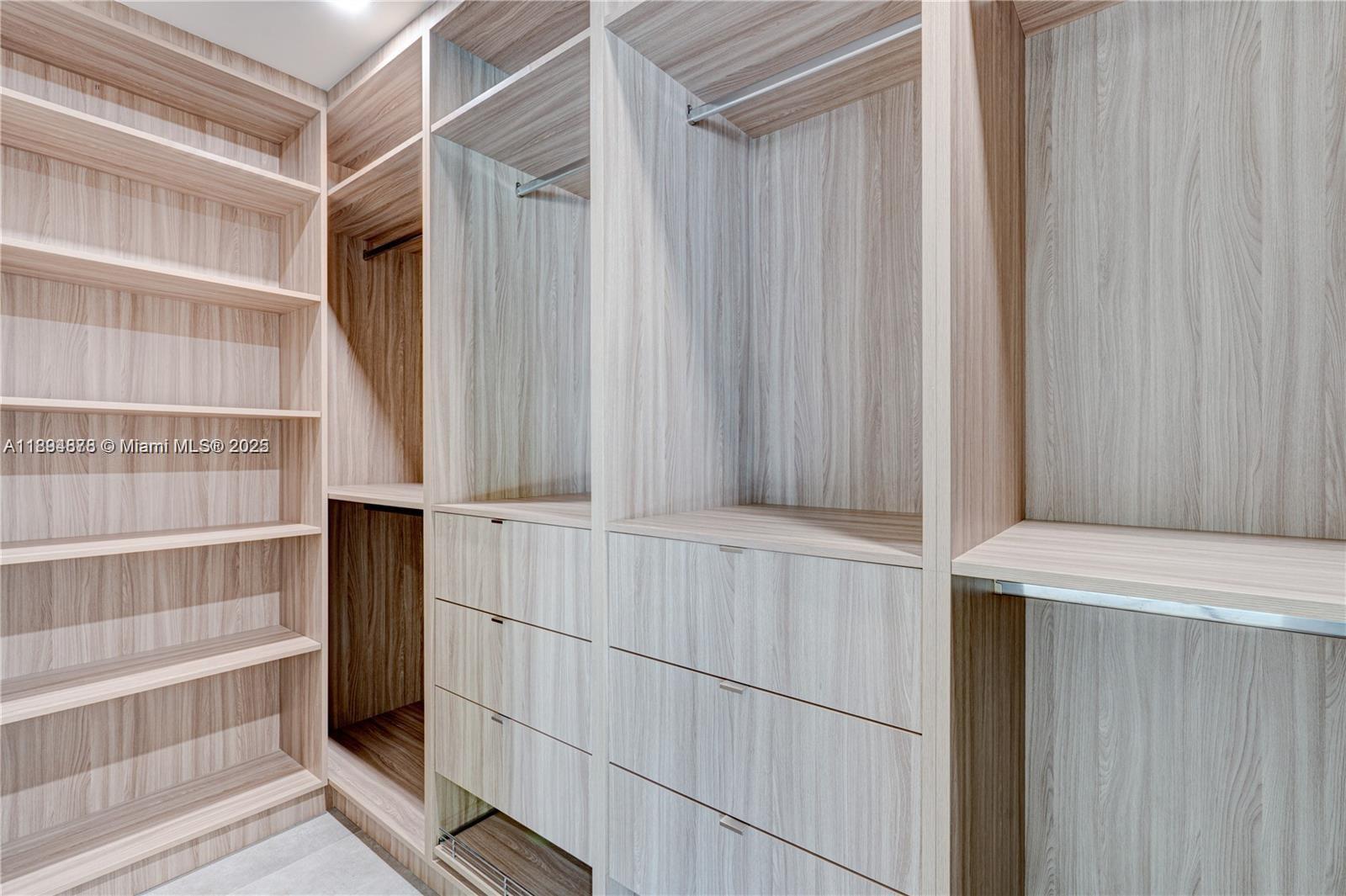 2305 Magnolia Dr #2305 North Miami, FL 33181