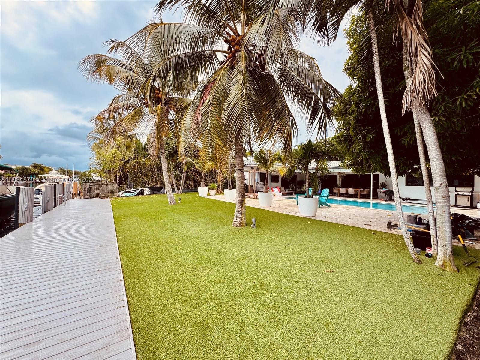 2305 Magnolia Dr #2305 North Miami, FL 33181