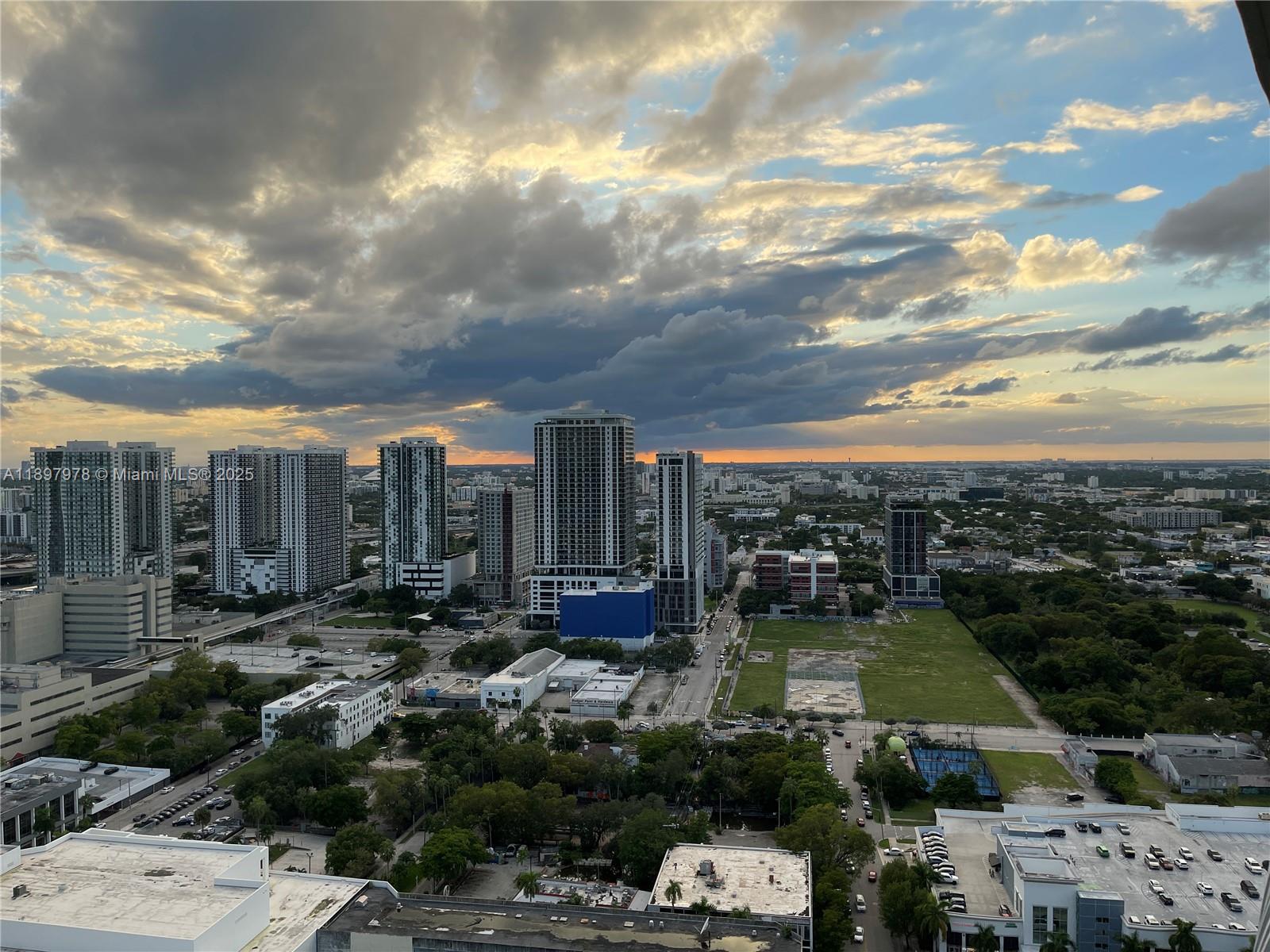 1750 N Bayshore Dr #3612