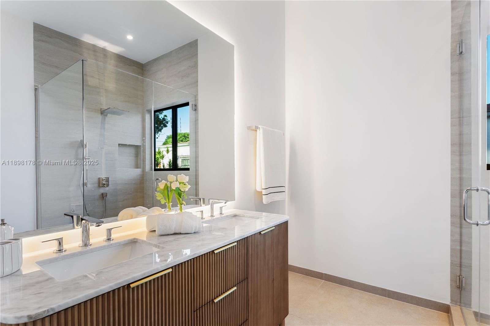 2434 SW 19th St Miami, FL 33145