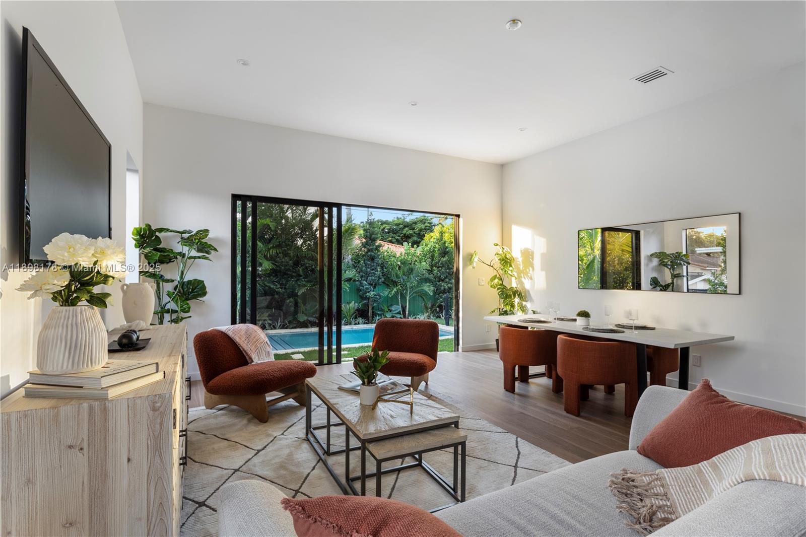 2434 SW 19th St Miami, FL 33145