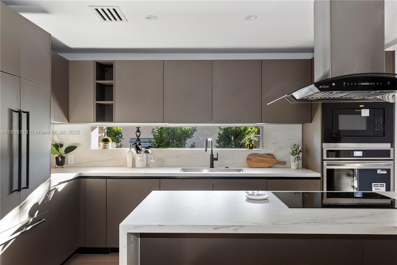 2434 SW 19th St Miami, FL 33145