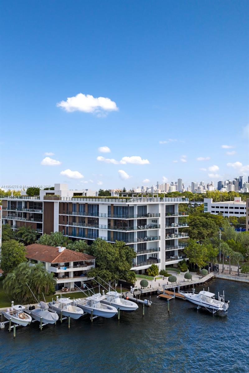 image The Fairchild Condo40