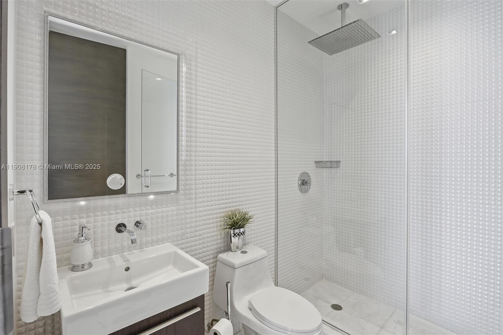 16001 Collins Ave #3504 Sunny Isles Beach, FL 33160