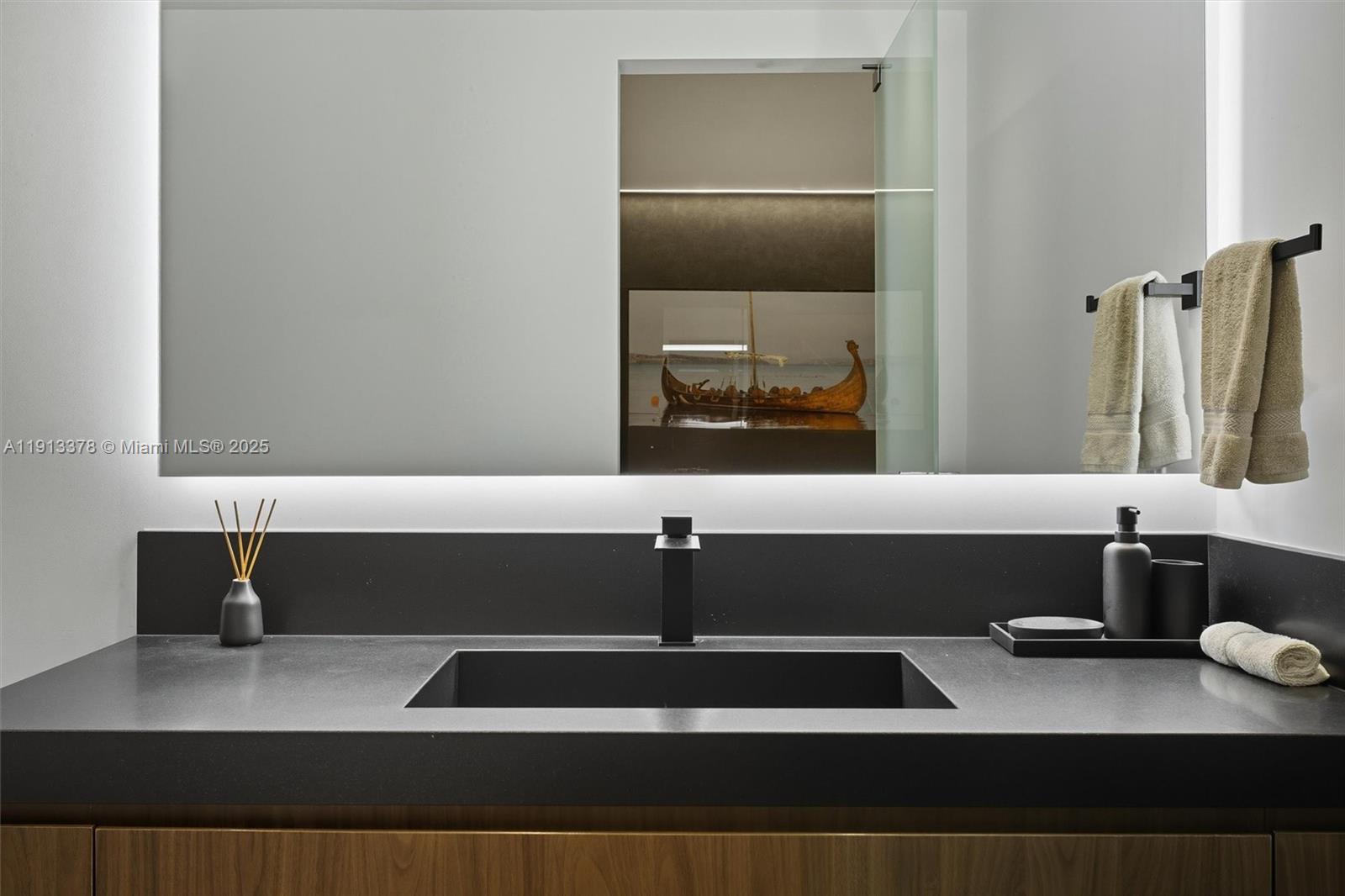 2301 Collins Ave #1634 Miami Beach, FL 33139