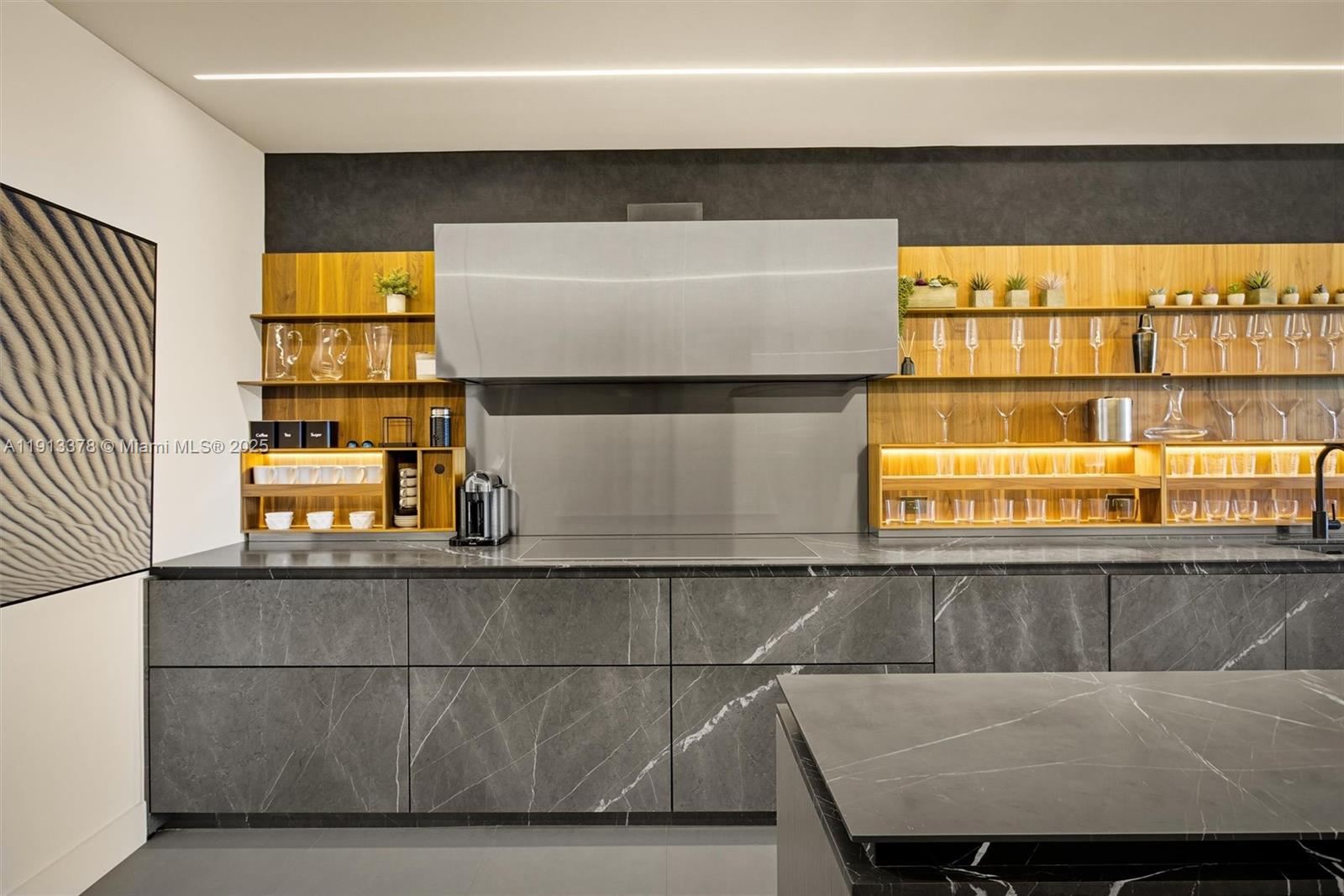 2301 Collins Ave #1634 Miami Beach, FL 33139