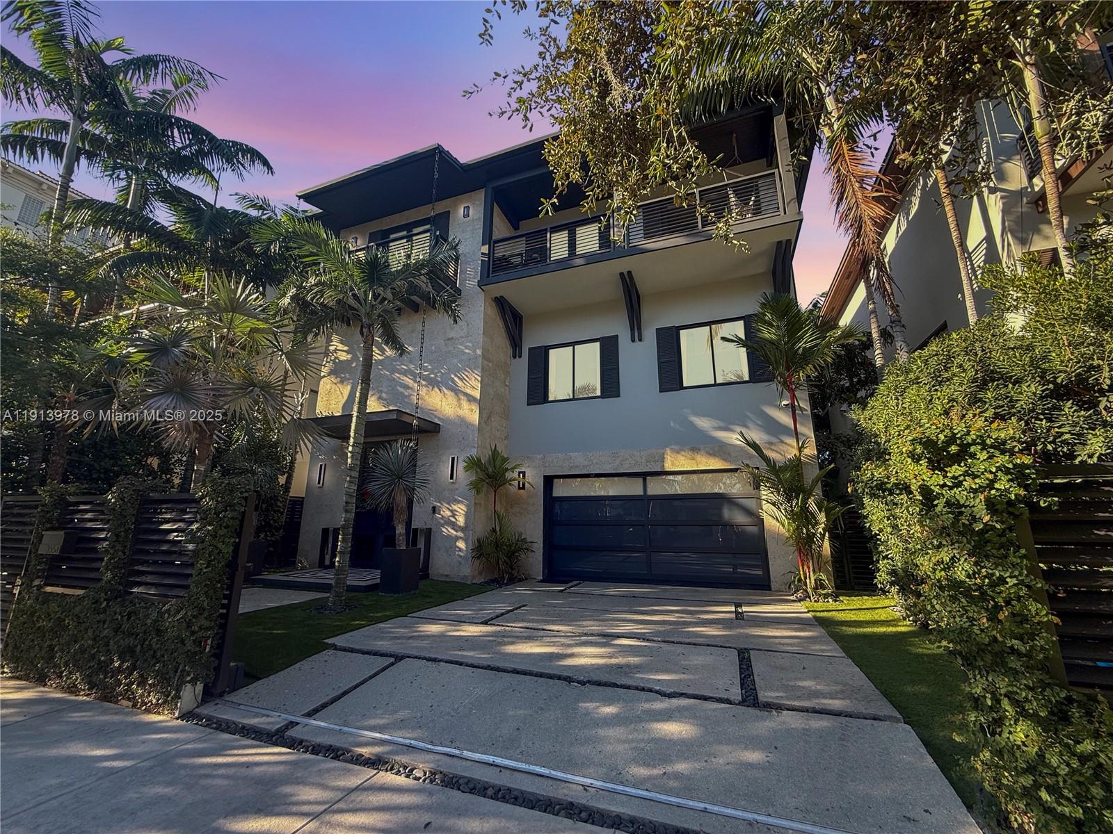 3554 W Glencoe St Miami, FL 33133