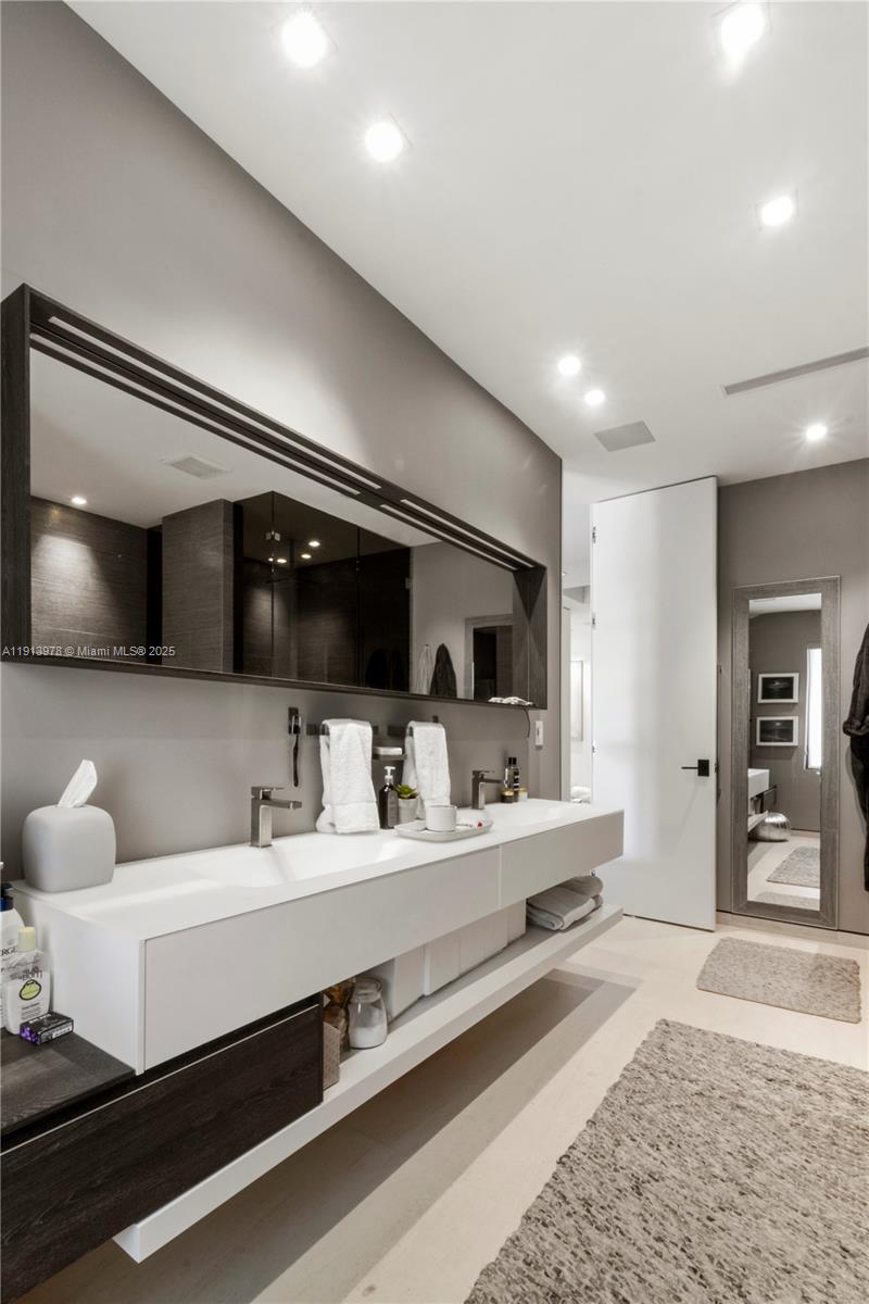 3554 W Glencoe St Miami, FL 33133