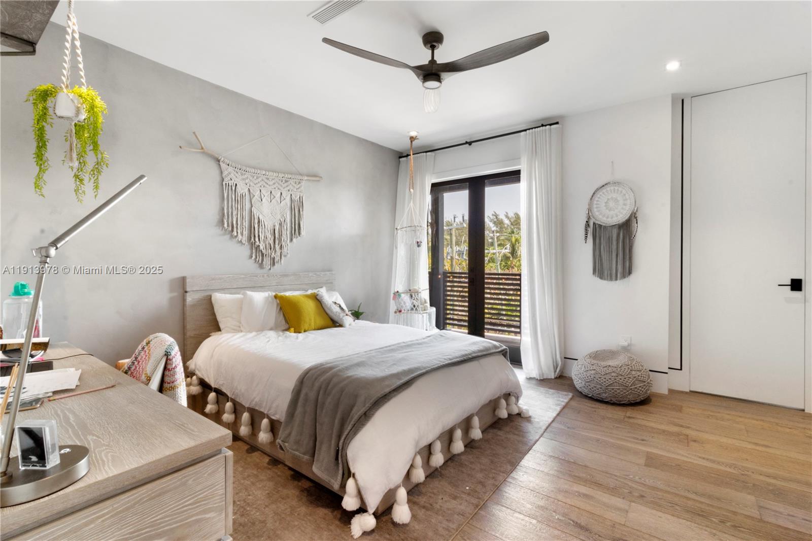 3554 W Glencoe St Miami, FL 33133