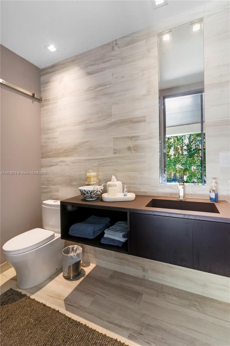 3554 W Glencoe St Miami, FL 33133