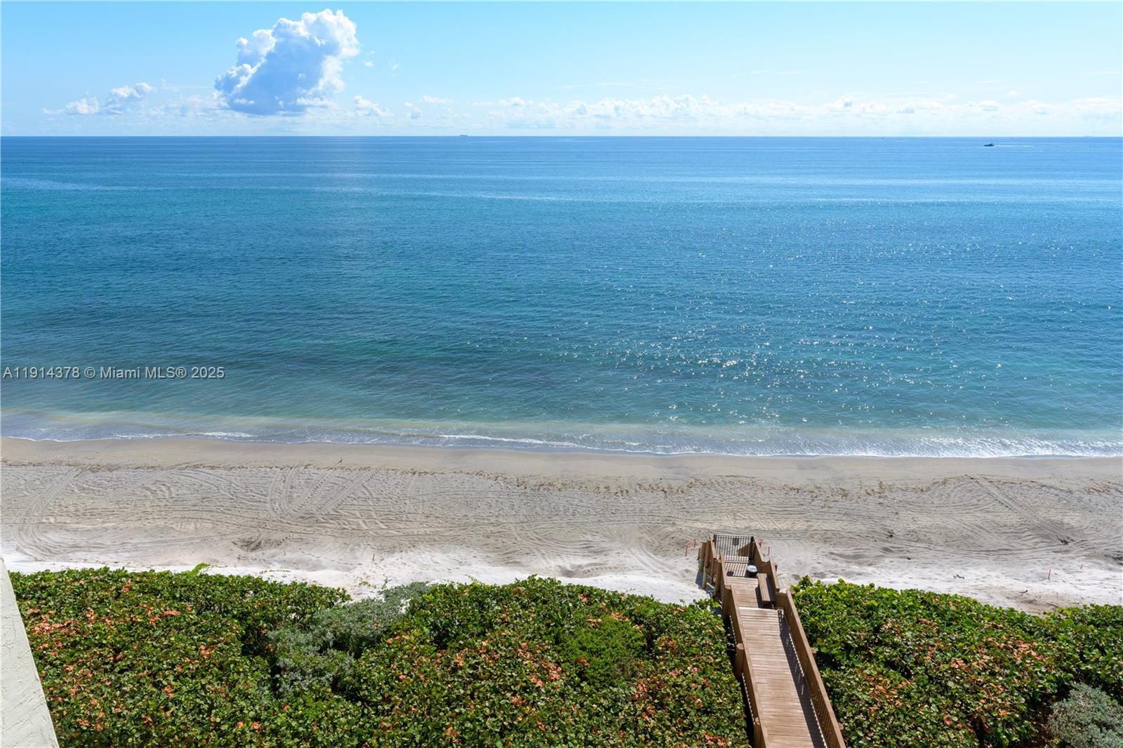 19670 Beach Rd #PHB3 Tequesta, FL 33469