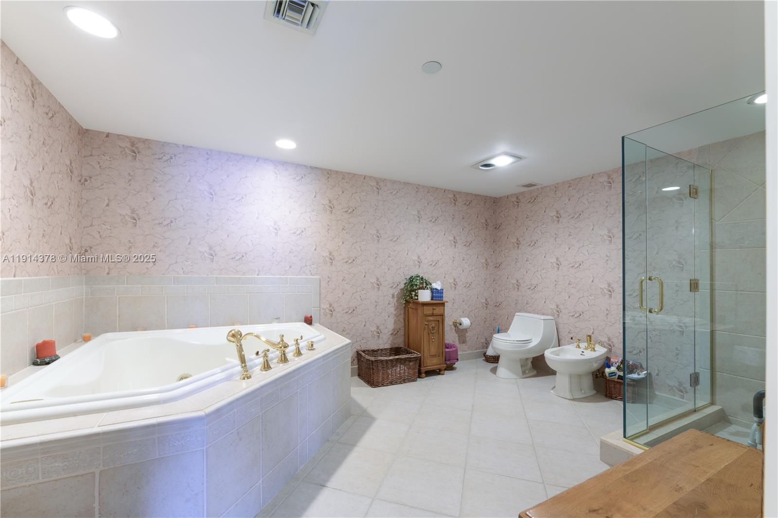 19670 Beach Rd #PHB3 Tequesta, FL 33469