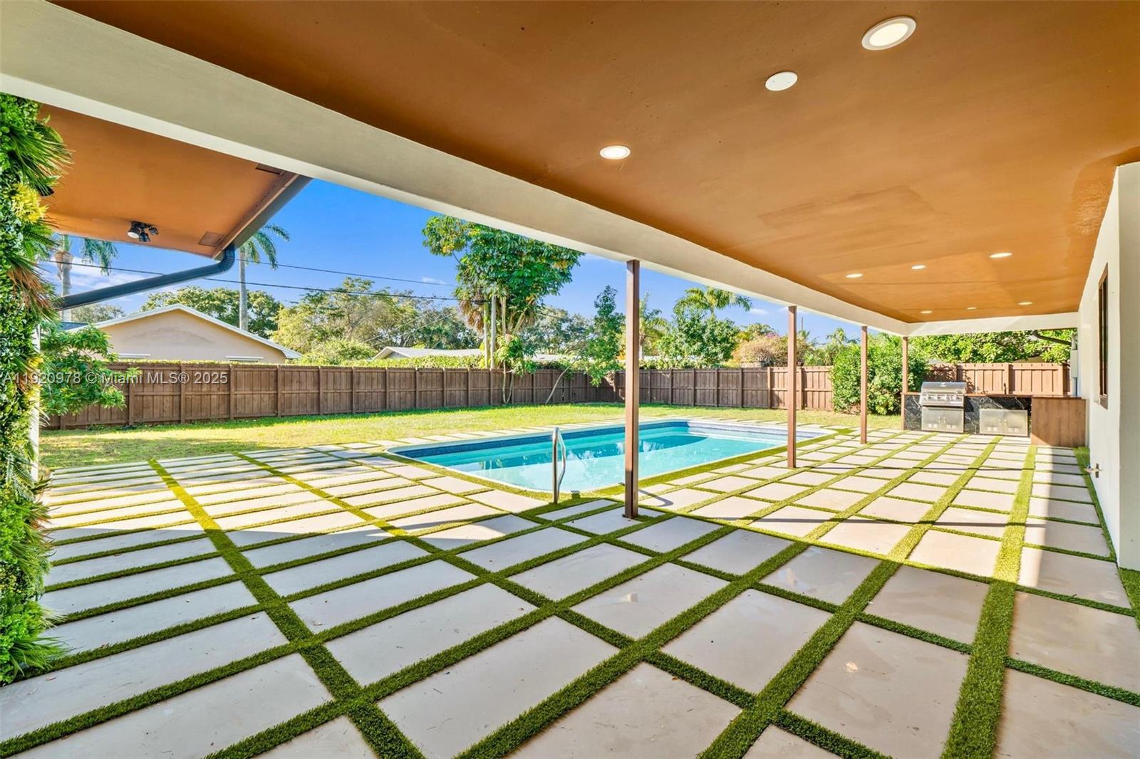 7020 Plantation Rd Plantation, FL 33317