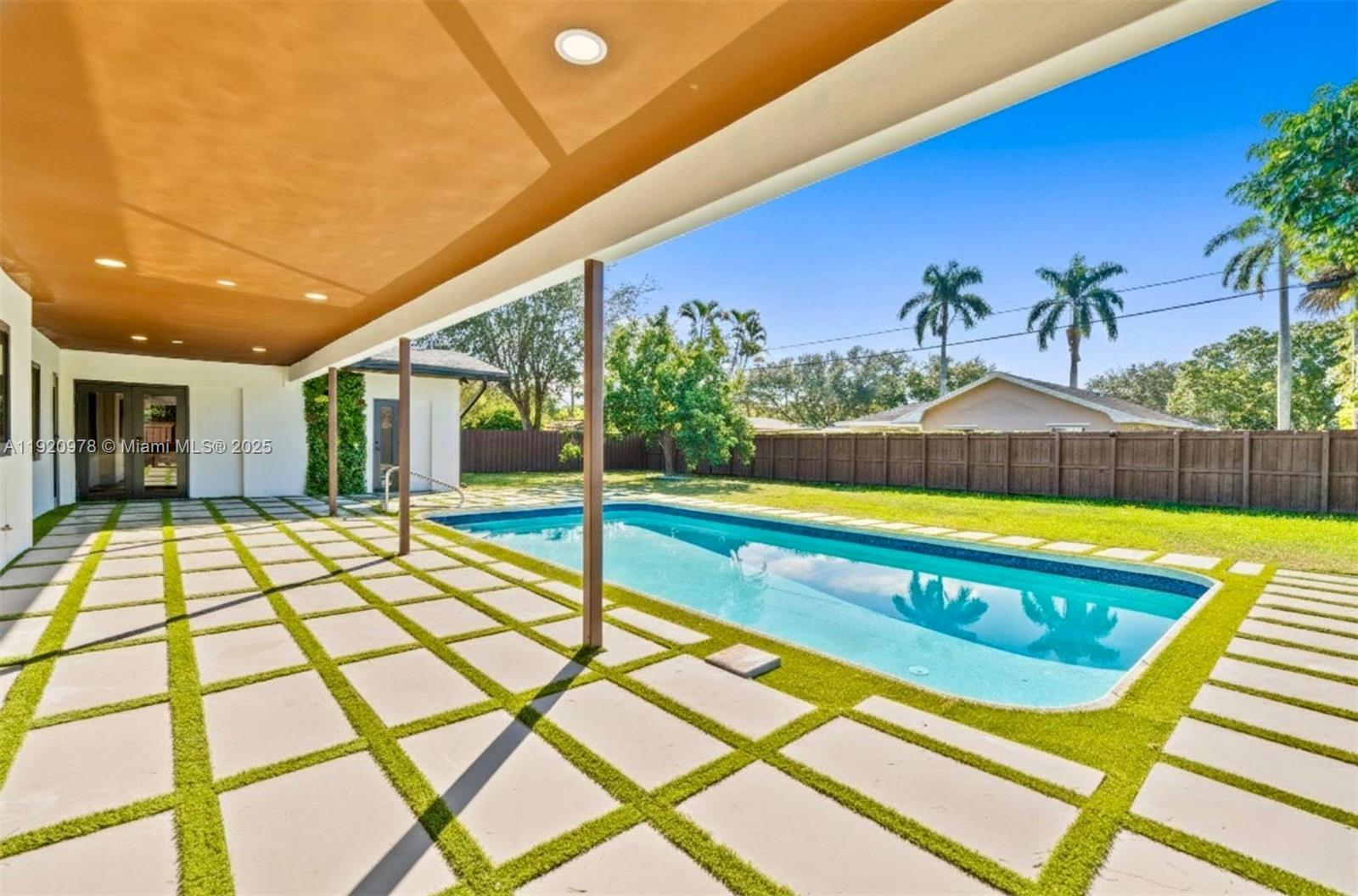 7020 Plantation Rd Plantation, FL 33317