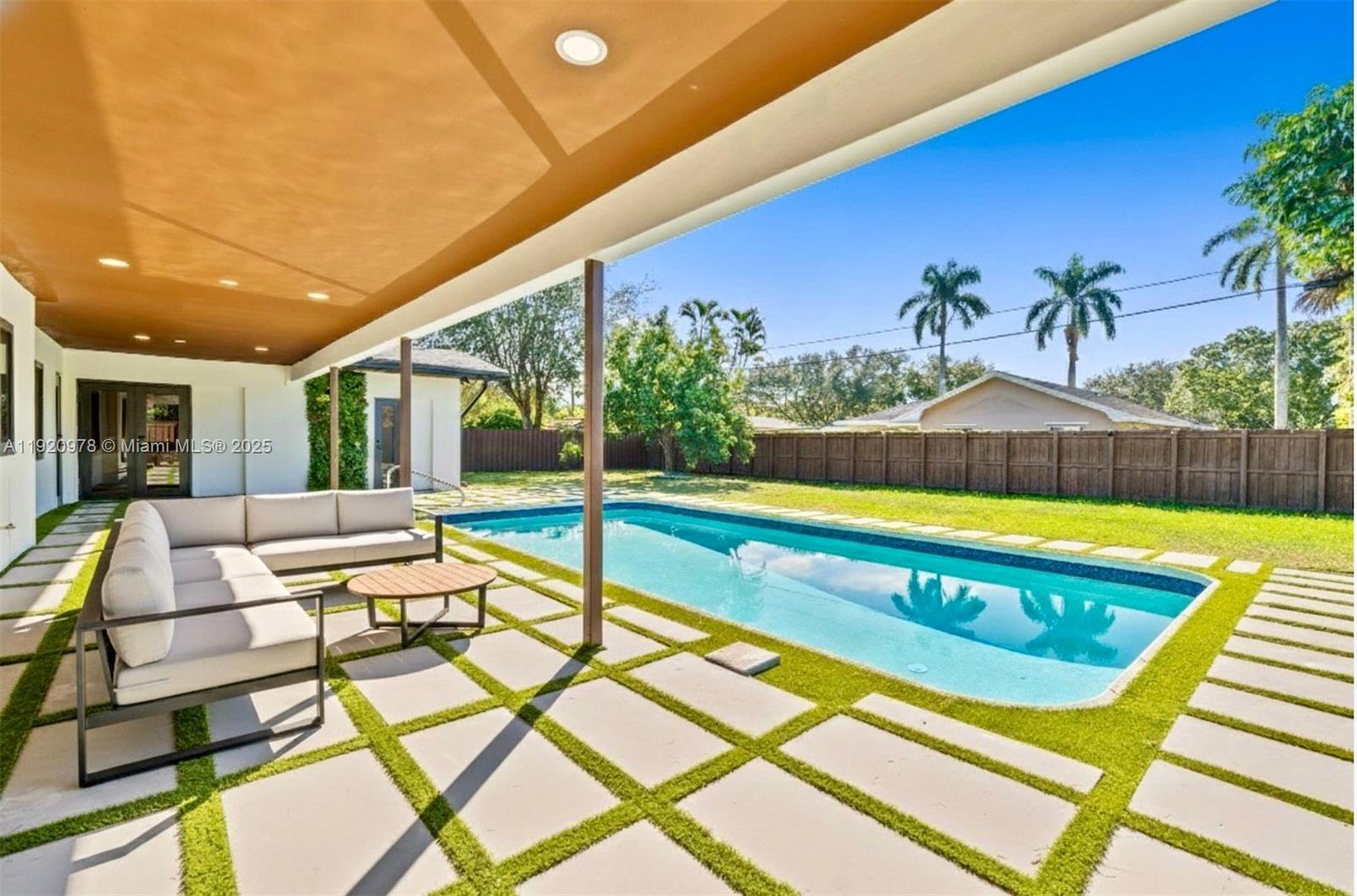 7020 Plantation Rd Plantation, FL 33317