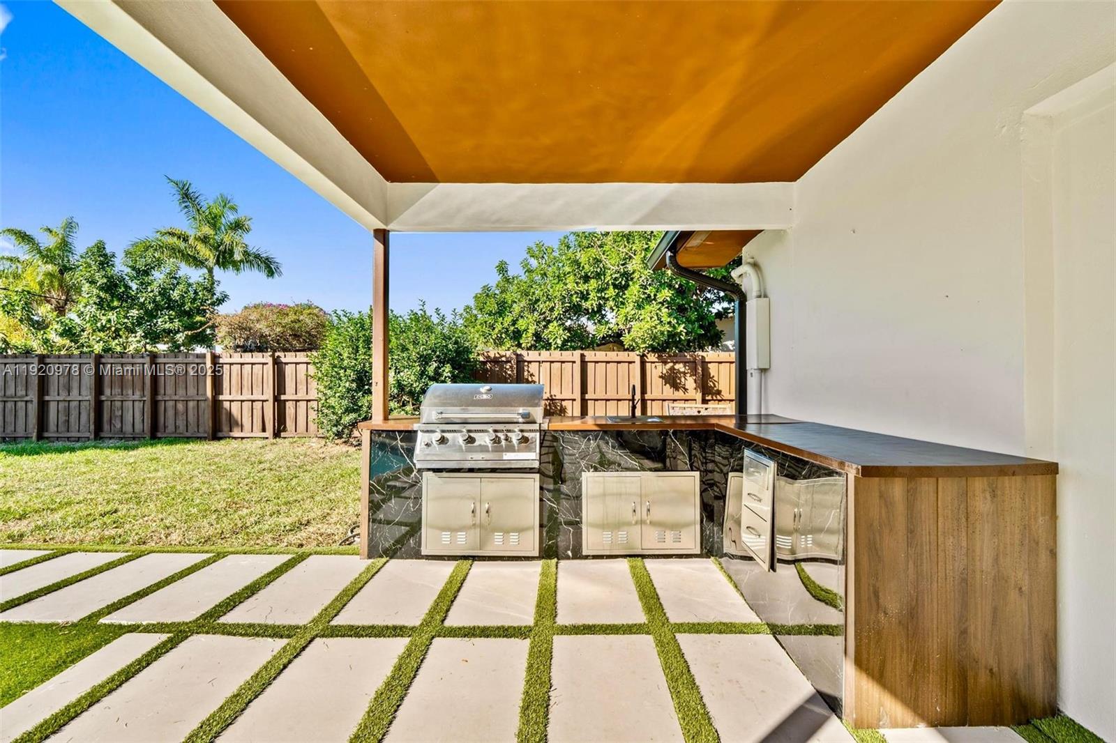 7020 Plantation Rd Plantation, FL 33317