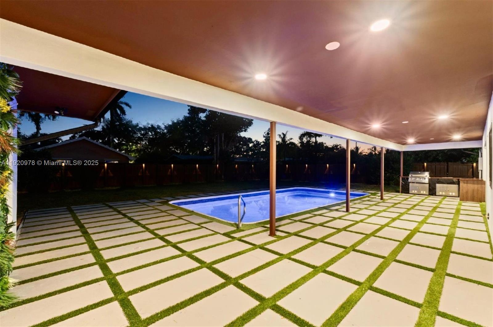 7020 Plantation Rd Plantation, FL 33317