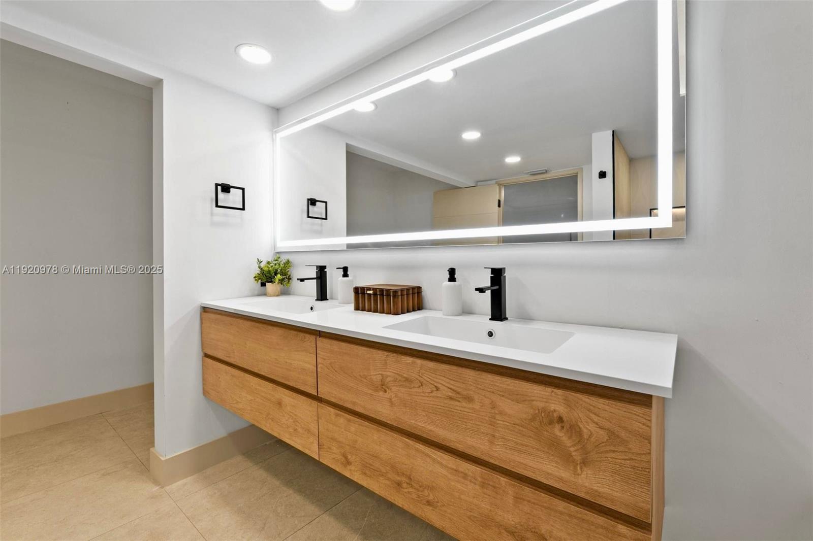 7020 Plantation Rd Plantation, FL 33317