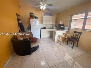 821 W 39th Pl Hialeah, FL 33012