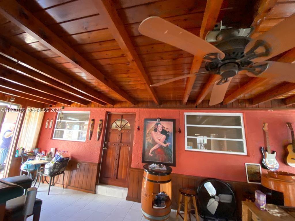 821 W 39th Pl Hialeah, FL 33012