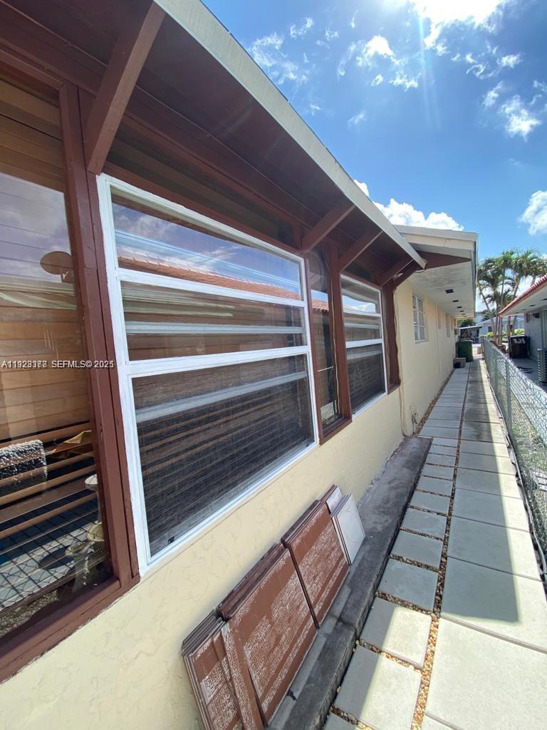 821 W 39th Pl Hialeah, FL 33012