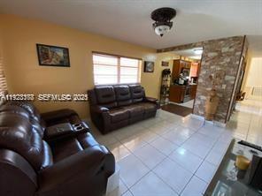 821 W 39th Pl Hialeah, FL 33012