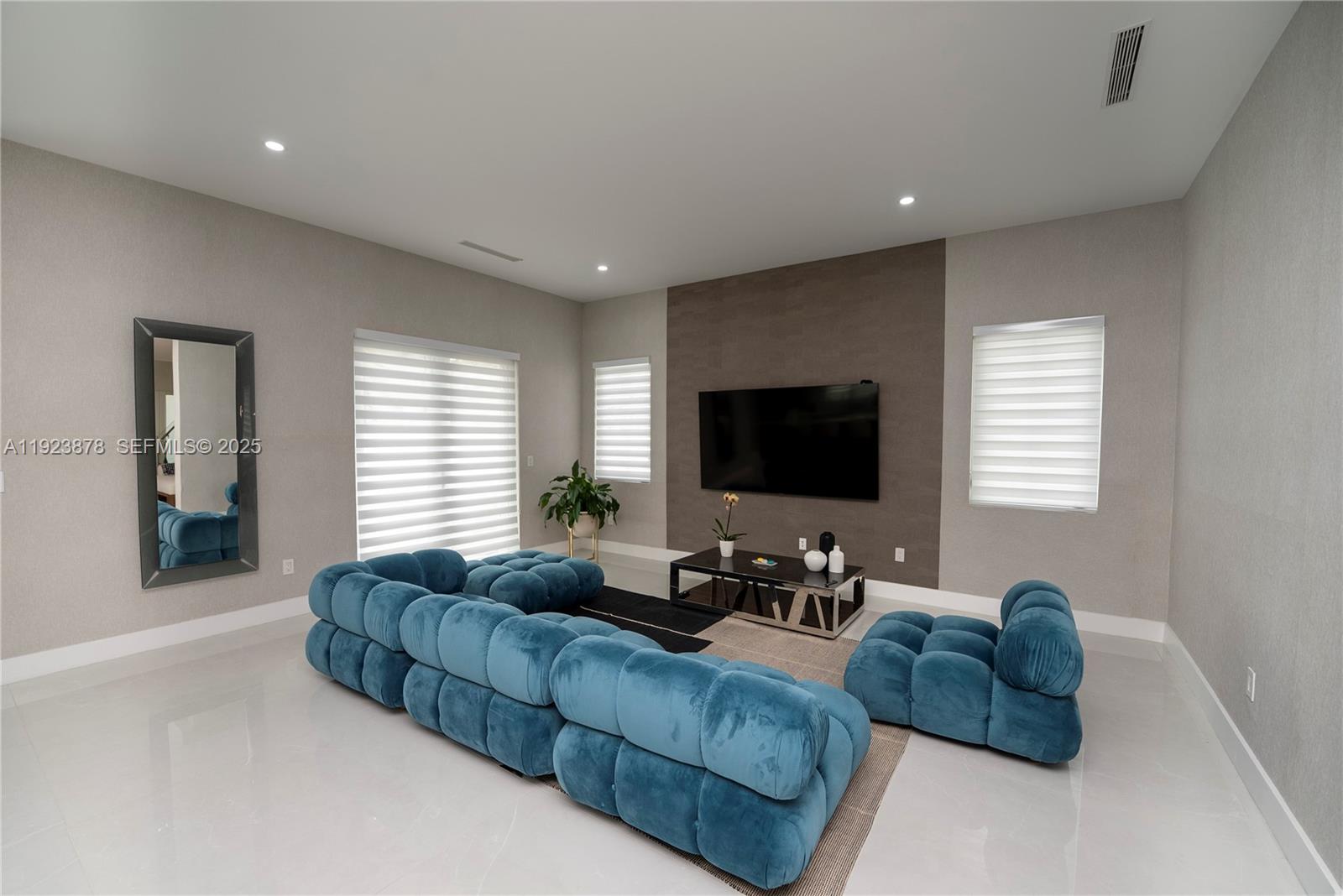 8340 NW 33rd Ter Doral, FL 33122